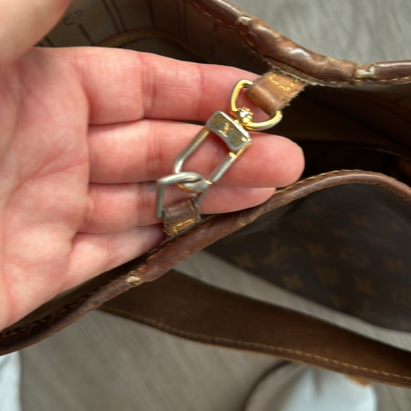 Authentic Louis Vuitton shoulder bag - Picture 4 of 10